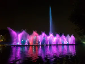 آبنمای موزیکال پارک ملت
