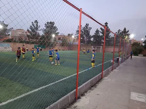 زمین چمن مدرسه