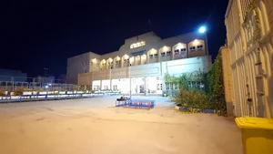 دبیرستان ایین