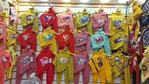 فروشگاه پوشاک شیک بچه گانه