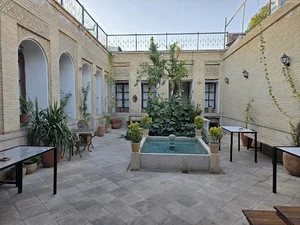 اقامتگاه سنتی عمارت صوفی راز