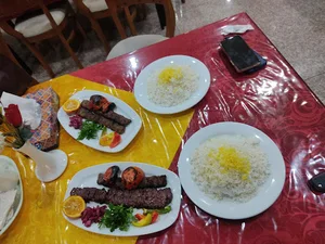 رستوران برگ سبز