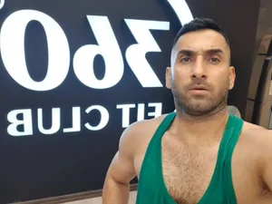 کیک بوکسینگ و بوکس و بدنسازی فرهاد موسوی