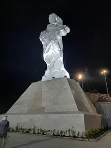 مجسمه بزرگ آبیدر