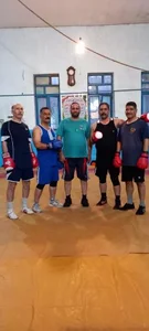 بوکس ودفاع شخصی استاد کوروش علی بخشی شعبه دوم