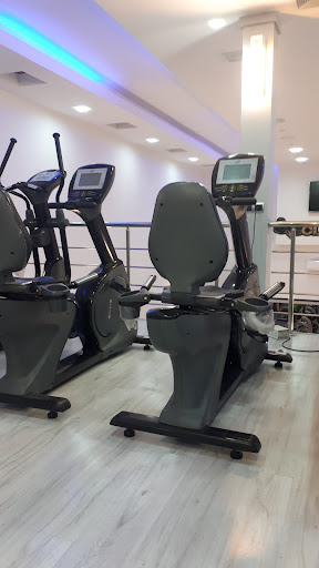Gold's GYM باشگاه بدنسازی