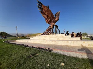 مجسمه ققنوس