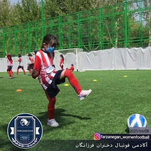 مدرسه فوتبال دختران فرزانگان