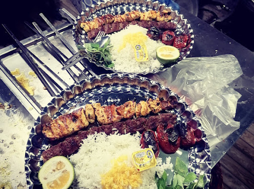 رستوران هادی نمکی