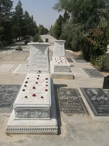 سنگ مزار قائم