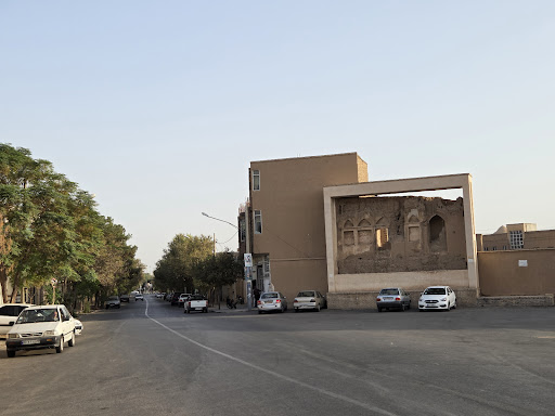 قاب باقیمانده خانه قدیمی