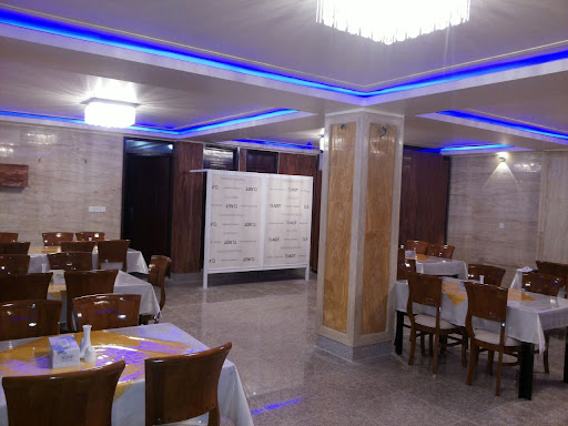 رستوران برگ سبز