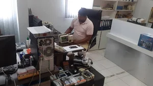 فروشگاه و تعمیرگاه علم و صنعت هرمزگان