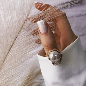 آتنا ناز