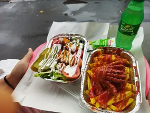 ساندویچ دهه ۶۰ گیلک