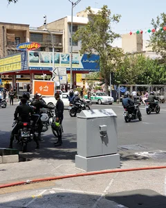 utility box سکوی دختران خیابان انقلاب (ویدا موحد)