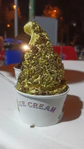 لبنیات و بستنی قیفی اراس