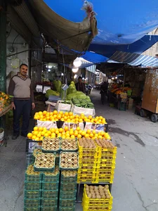 بازار قدیمی میوه و تره بار