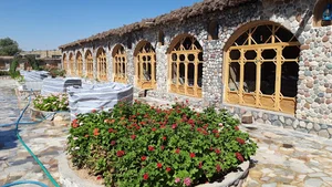 رستوران سنتی گلهای بروجن