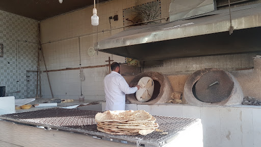 نانوایی تنور گلی و نان جو