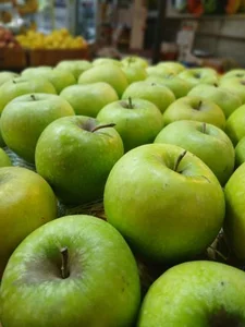 بازارچه میوه و تره بار بلوط 2