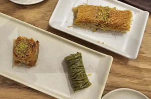 کافه امید باقلوا
