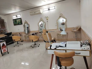 آموزشگاه آرایشگری و سالن زیبایی میلان
