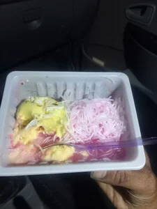 آبمیوه و بستنی توتک