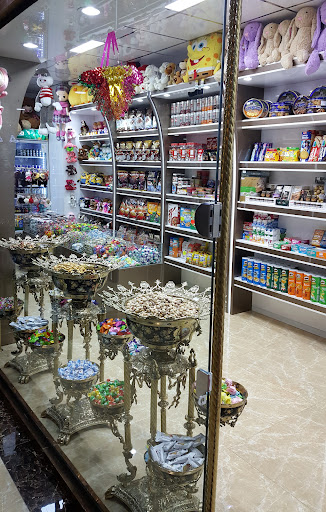 فروشگاه شکلات چارلی