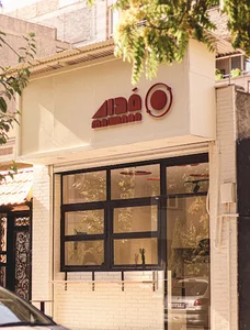 کافه بیرون بر مدار