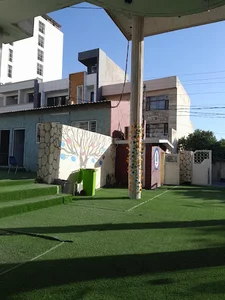ثانوية العالمية المتحدة الأهلية