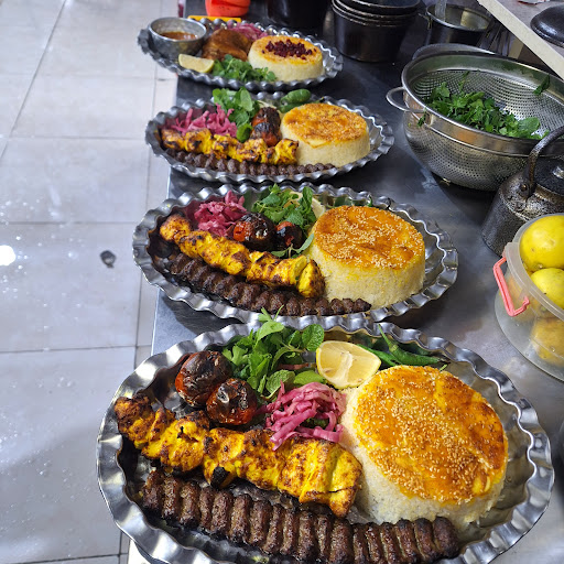 بانوی نمونه