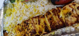تهیه غذای ستاره لاله