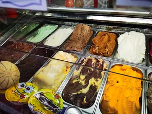 آبمیوه بستنی عمو هادی