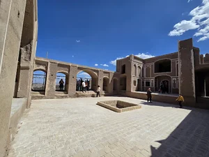 ساختمان چهارفصل