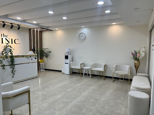 کلینیک ریحانا، دکتر ریحانه قادری (کاشت ابرو در کرج)