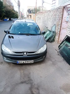 شیشه اتومبیل