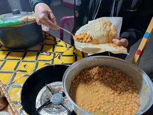 کلوچه و شورمزه