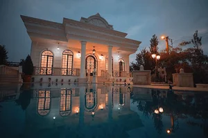 باغ رز ساری