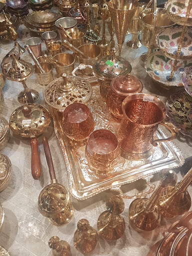 فروشگاه صنايع دستي بزرگي