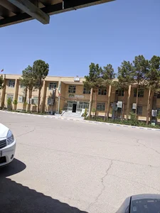 مرکز آموزشی و دبیرستان فرزانگان یزد