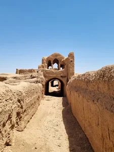 قلعه تاریخی درمیان شاپور آباد