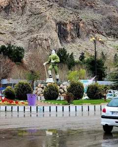 میدان طاق وَه‌سان (طاق بستان)