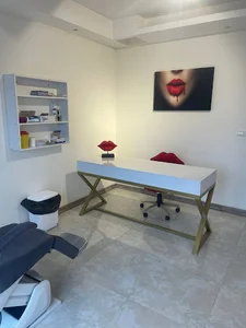 مطب زیبایی دکترحانیه عزیزی با هوش مصنوعی