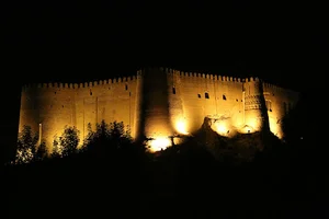 مقبره بابا طاهر
