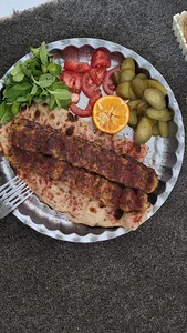 کبابی تایسز (پیمان شجاع)