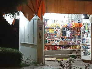 دکه مطبوعات سه باندی