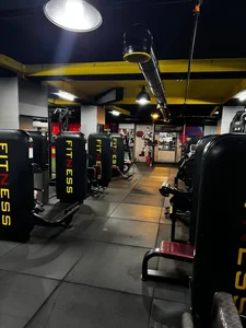 باشگاه بدنسازی انرژی کلاب 5