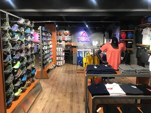 Peak فروشگاه ورزشی پیک