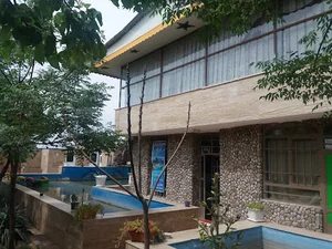 اقامتگاه بومگردی مشاهیر